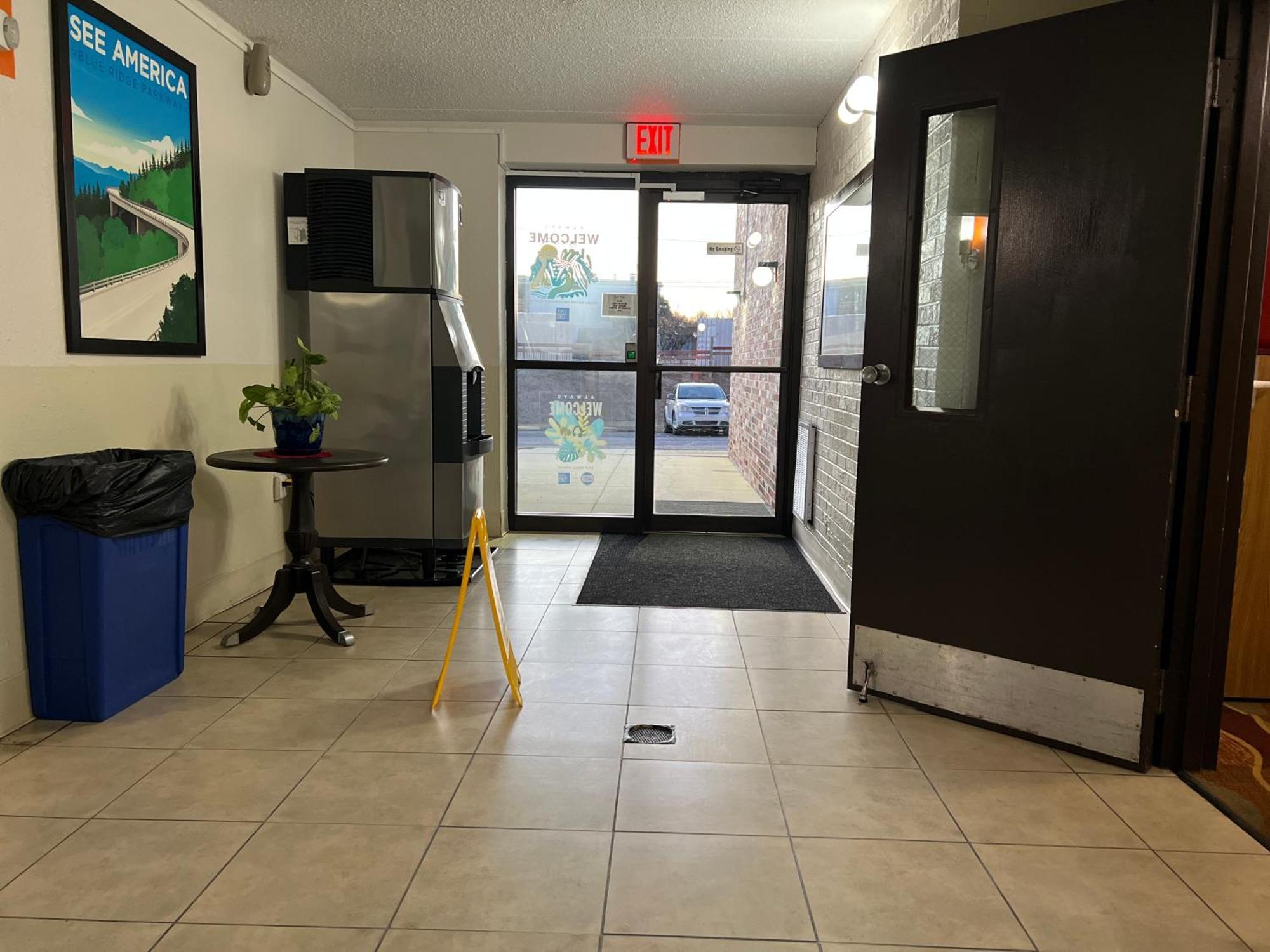 Travelodge By Wyndham Wytheville Exterior foto